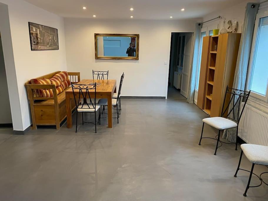 Maison Confortable Pour 10 Personnes Avec Jacuzzi อูลกัท ภายนอก รูปภาพ